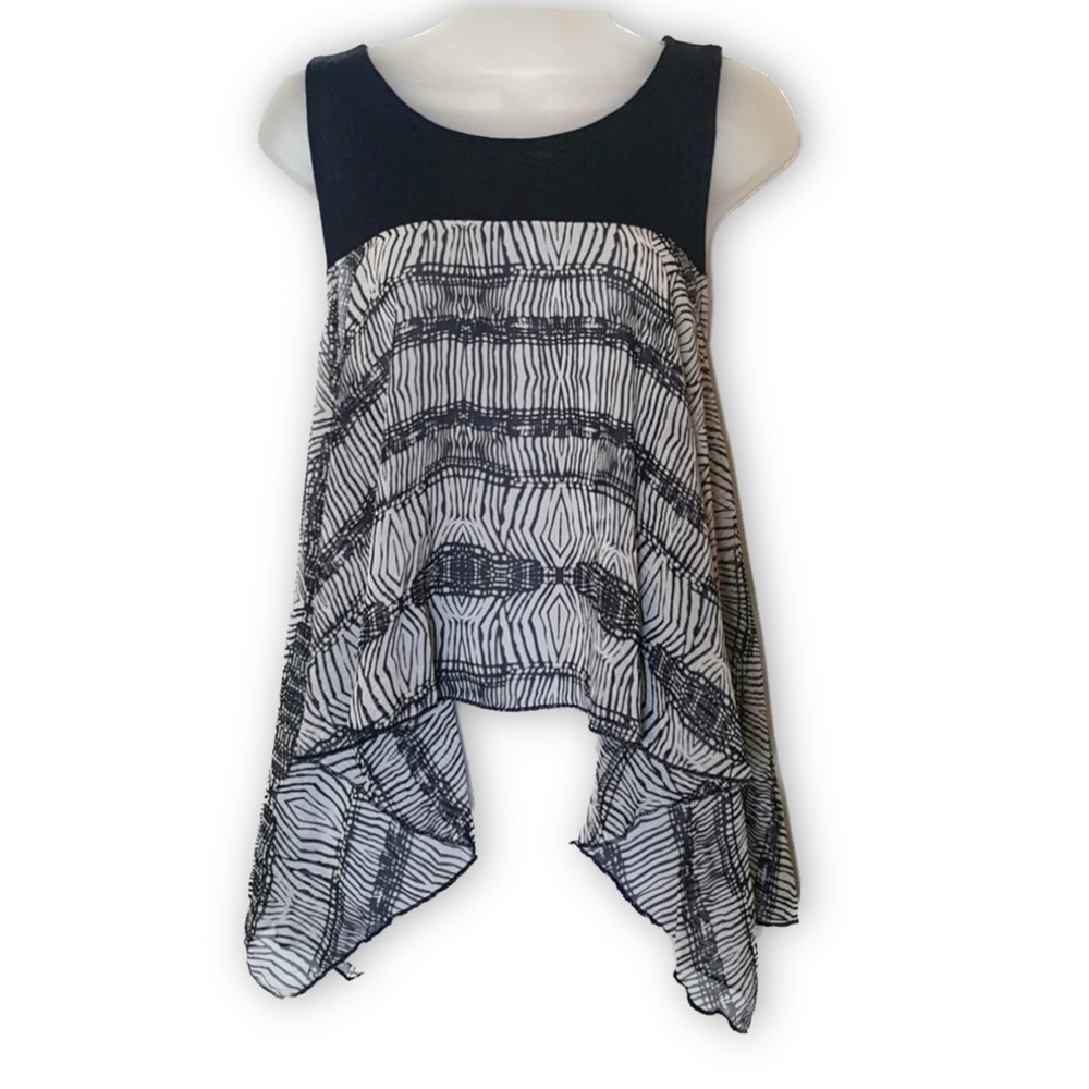 Nordstrom| Flowy Sharkbite Hem Top